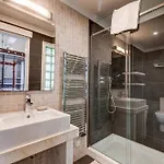 Апартаменты Apt-prime Location 3bed By Homely