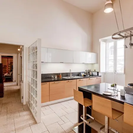 Апартаменты Apt-prime Location 3bed By Homely