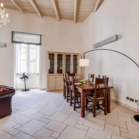 Apartment Apt-prime Location 3bed By Homely *