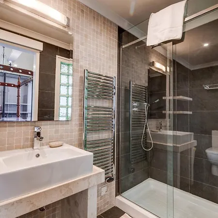 Апартаменты Apt-prime Location 3bed By Homely