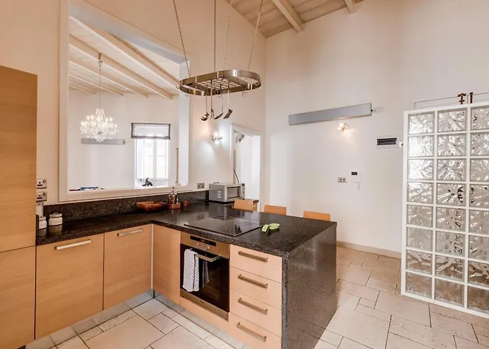 Apt-prime Location 3bed By Homely *