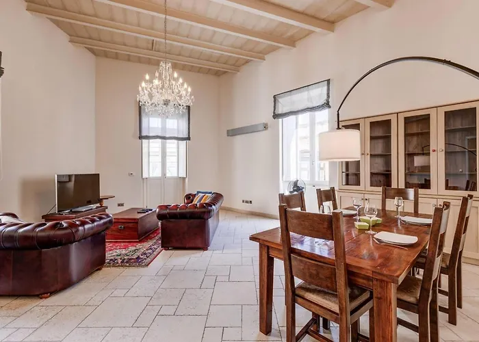 Apt-prime Location 3bed By Homely